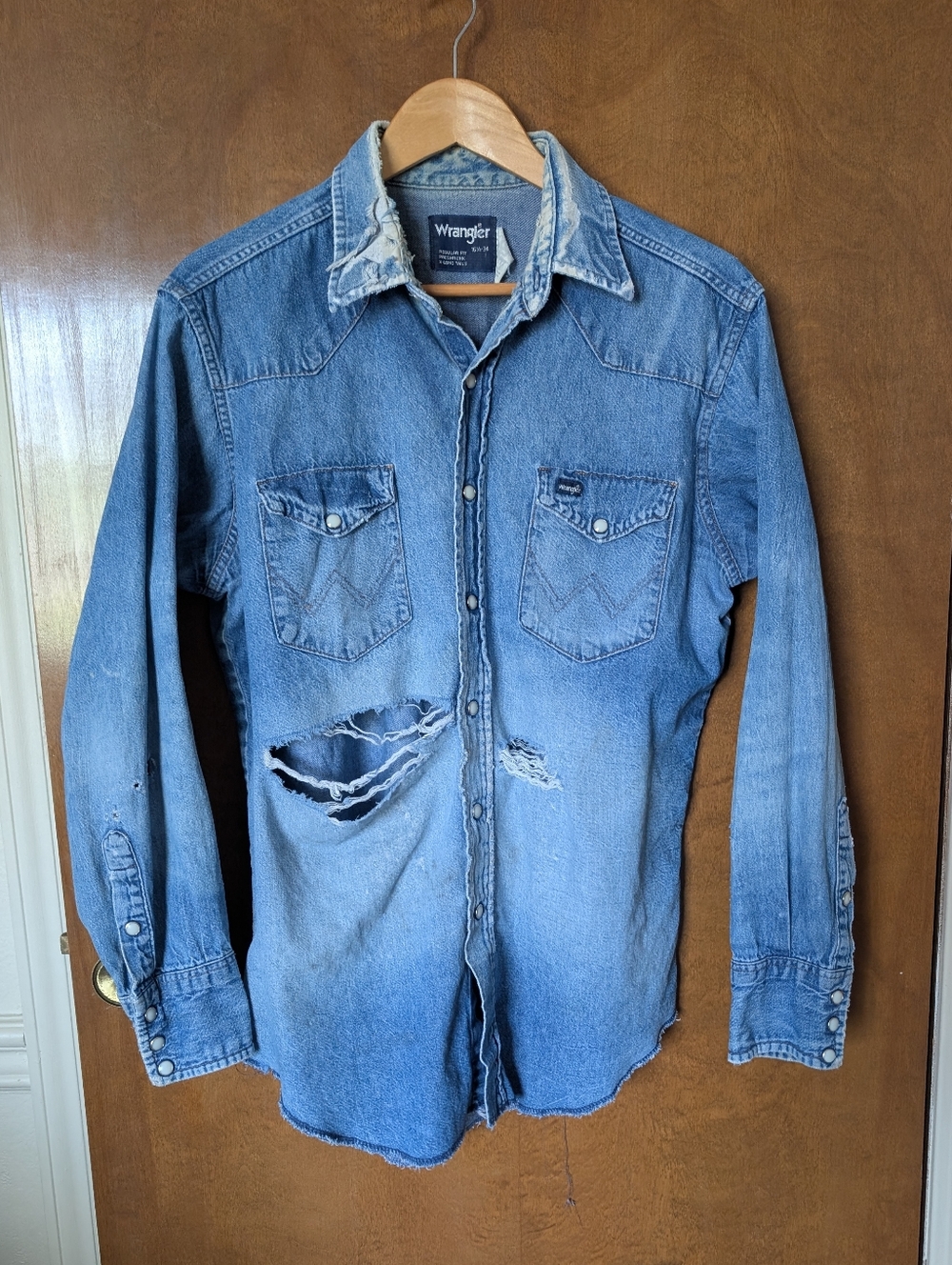 Vintage 80s Wrangler Thrashed Blue Denim Pearl Snap Western Shirt